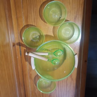 Ensaladera Plástico con Cubiertos Mango Madera
