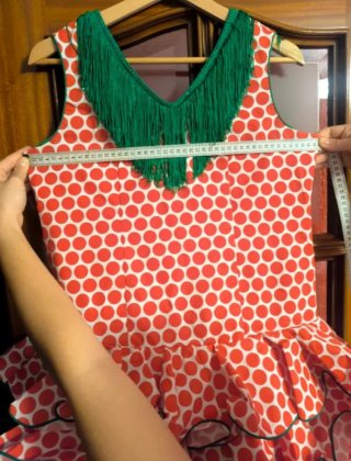 Traje de flamenca blanco con lunares rojos