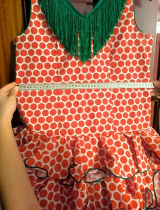 Traje de flamenca blanco con lunares rojos