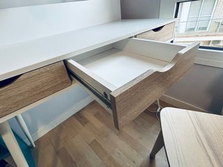 Mesa escritorio 3 cajones madera y blanco