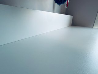 Mesa escritorio 3 cajones madera y blanco