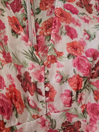 Vestido midi floral rosa Stradivarius S