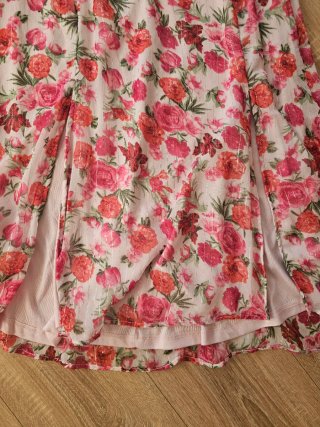 Vestido midi floral rosa Stradivarius S