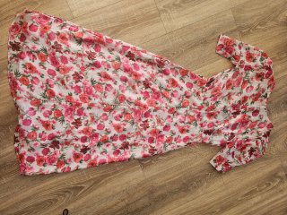 Vestido midi floral rosa Stradivarius S