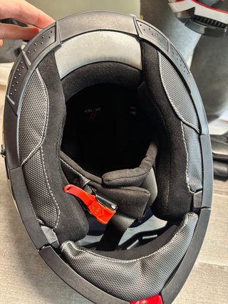 2 Cascos de Moto Negros con Visera