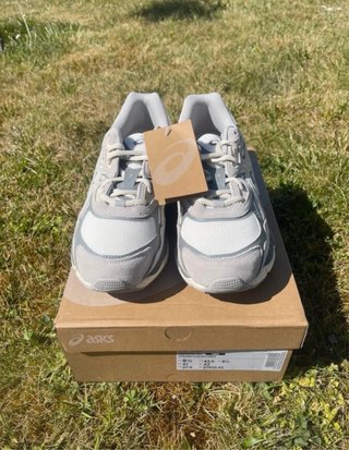 Asics Gel NYC Gris y Blanco