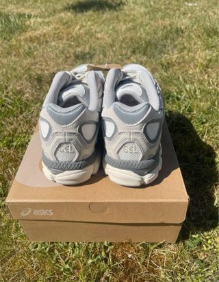 Asics Gel NYC Gris y Blanco