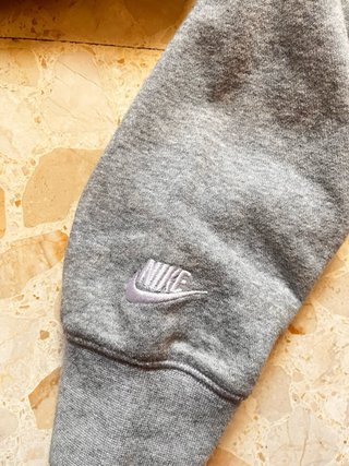 Sudadera Nike Gris Logo Arqueado