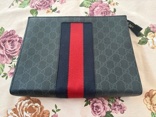 Riñonera Gucci Monograma Negra y Roja