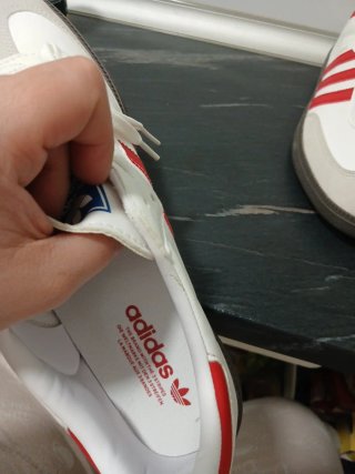 Adidas Deportivas Blancas y Rojas