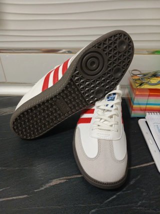 Adidas Deportivas Blancas y Rojas