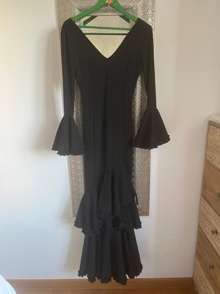 Vestido Flamenca Negro con Chal Rosa