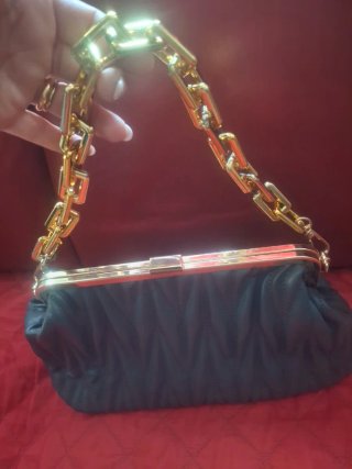 Borsa vintage nera con catena dorata