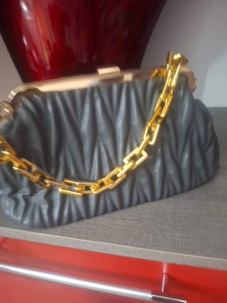 Borsa vintage nera con catena dorata