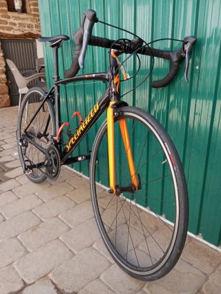 Bicicleta Specialized Allez Negra y naranja