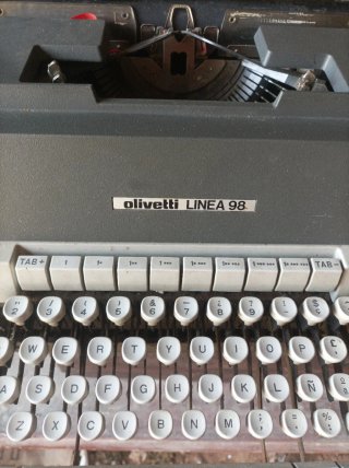 Máquina de escribir Olivetti Linea 98