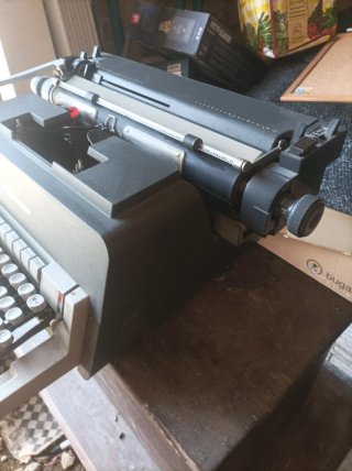 Máquina de escribir Olivetti Linea 98