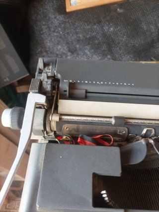 Máquina de escribir Olivetti Linea 98