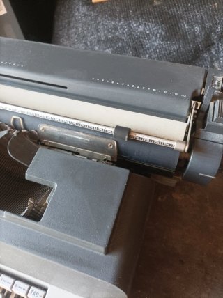 Máquina de escribir Olivetti Linea 98