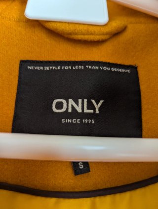 Elegante Abrigo Amarillo