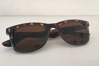Gafas de sol mujer marrones y verdes.