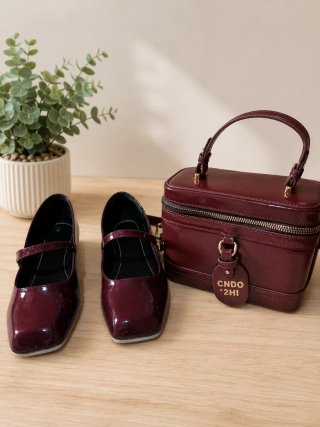 Conjunto Zapatos y Bolso Burdeos Charol