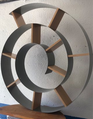 Estantería espiral metal y madera
