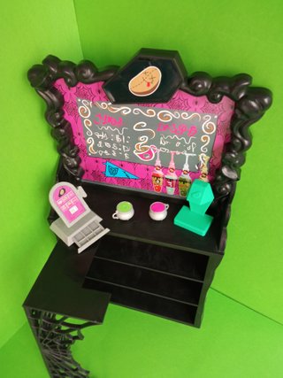 MONSTER HIGH Clawdeen Coffin Bean