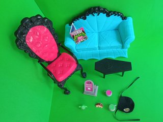 MONSTER HIGH Clawdeen Coffin Bean