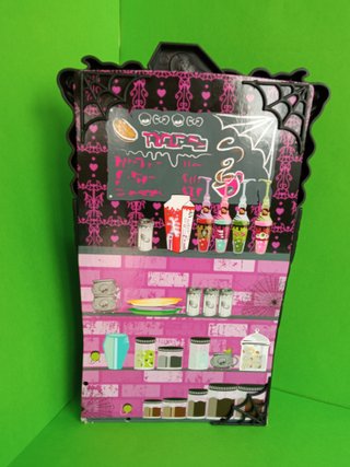 MONSTER HIGH Clawdeen Coffin Bean