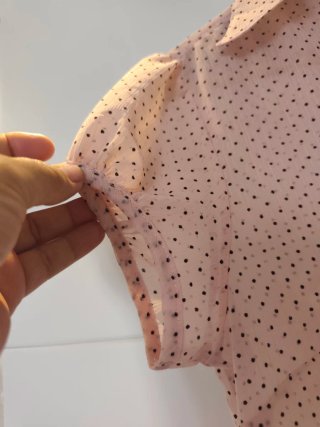 Blusa H&M lunares rosa talla M