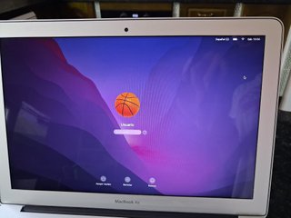 Macbook Air 2017 Plata 13". Batería casi nueva.