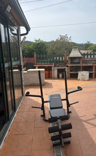 Banco de pesas para entrenamiento en casa
