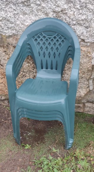 4 Sillas de terraza apilables verdes