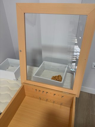 Vetrina in legno e vetro