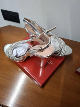 Sandali eleganti con strass