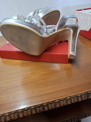 Sandali eleganti con strass