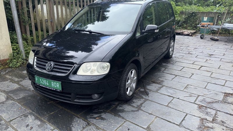Volkswagen Touran 2004 - foto 1