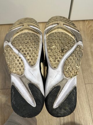 Nike Zoom 2K Negro y Dorado