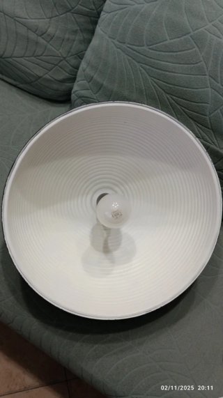 Lampadario vintage a cupola di metallo colore nero