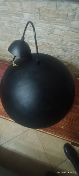 Lampadario vintage a cupola di metallo colore nero