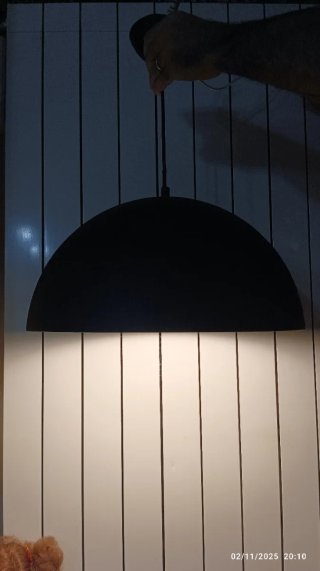 Lampadario vintage a cupola di metallo colore nero