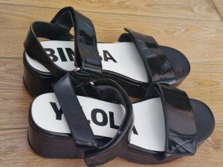 Sandalias Bimba y Lola charol T41