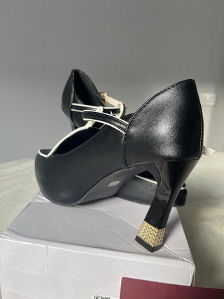 Zapatos de tacón negros talla 39