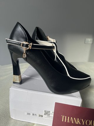 Zapatos de tacón negros talla 39