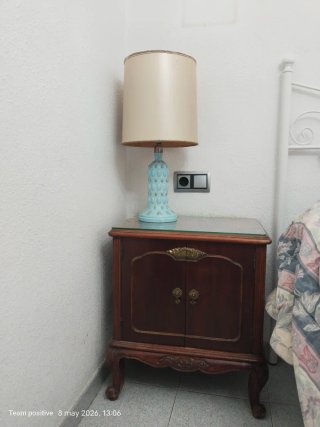 Armario clásico de madera, 2 mesitas y cómoda