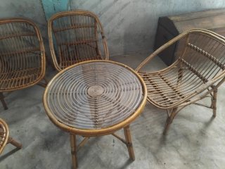Mesa ratán + 4 sillas + mesa auxiliar