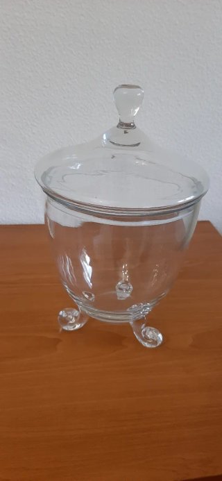 Bombonera y jarrón de cristal