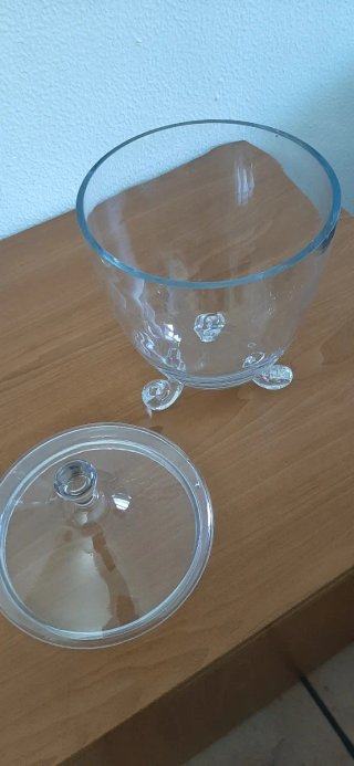 Bombonera y jarrón de cristal