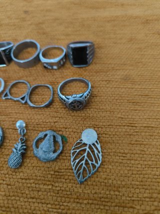 Lote de Anillos y Abalorios
